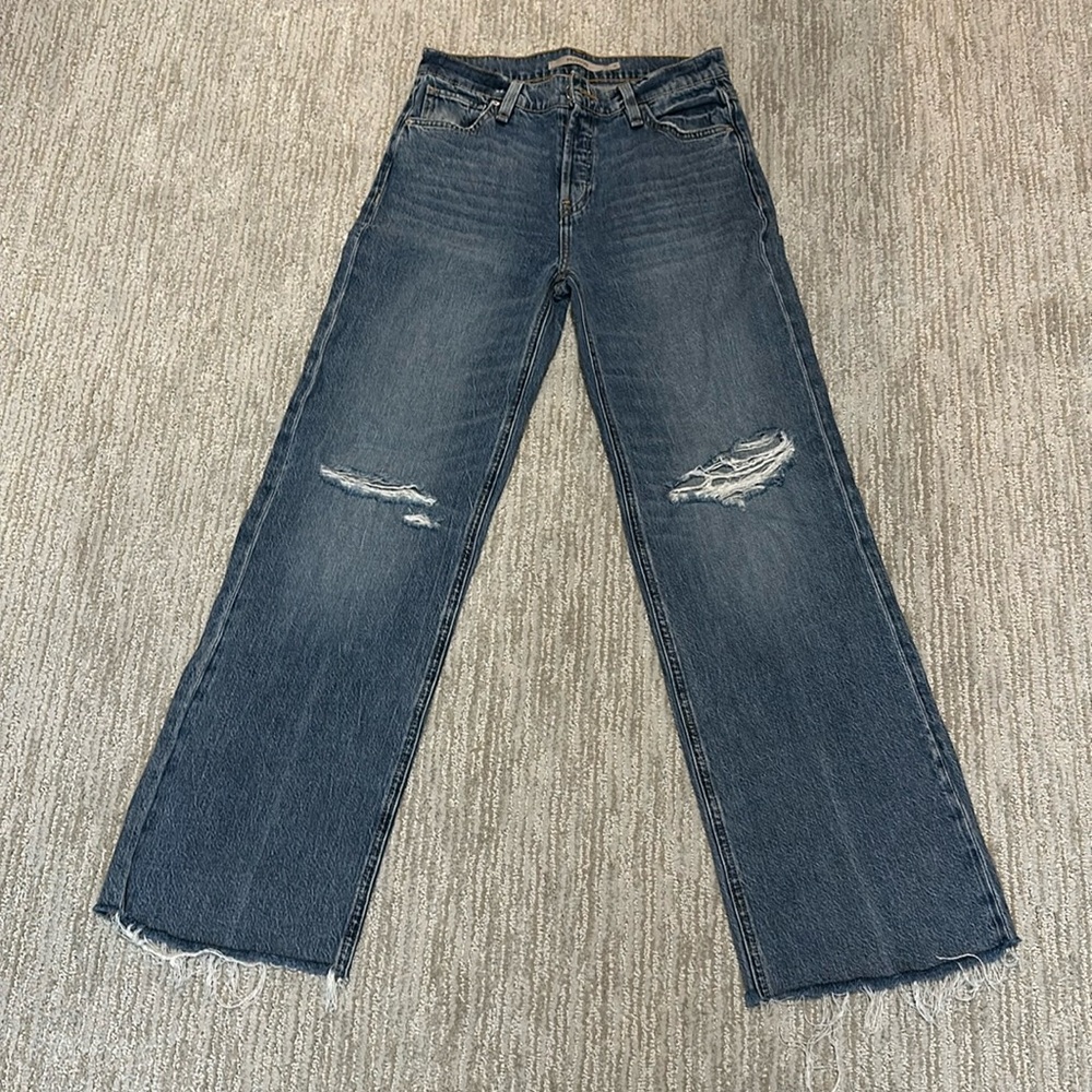 LIKE NEW Hudson’s size 25 distressed jeans. Inseam is about 31. Super soft!